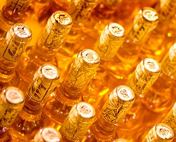 photo mise en bouteille de vin blanc © Alain Marquina, le photographe de la vigne et du vin